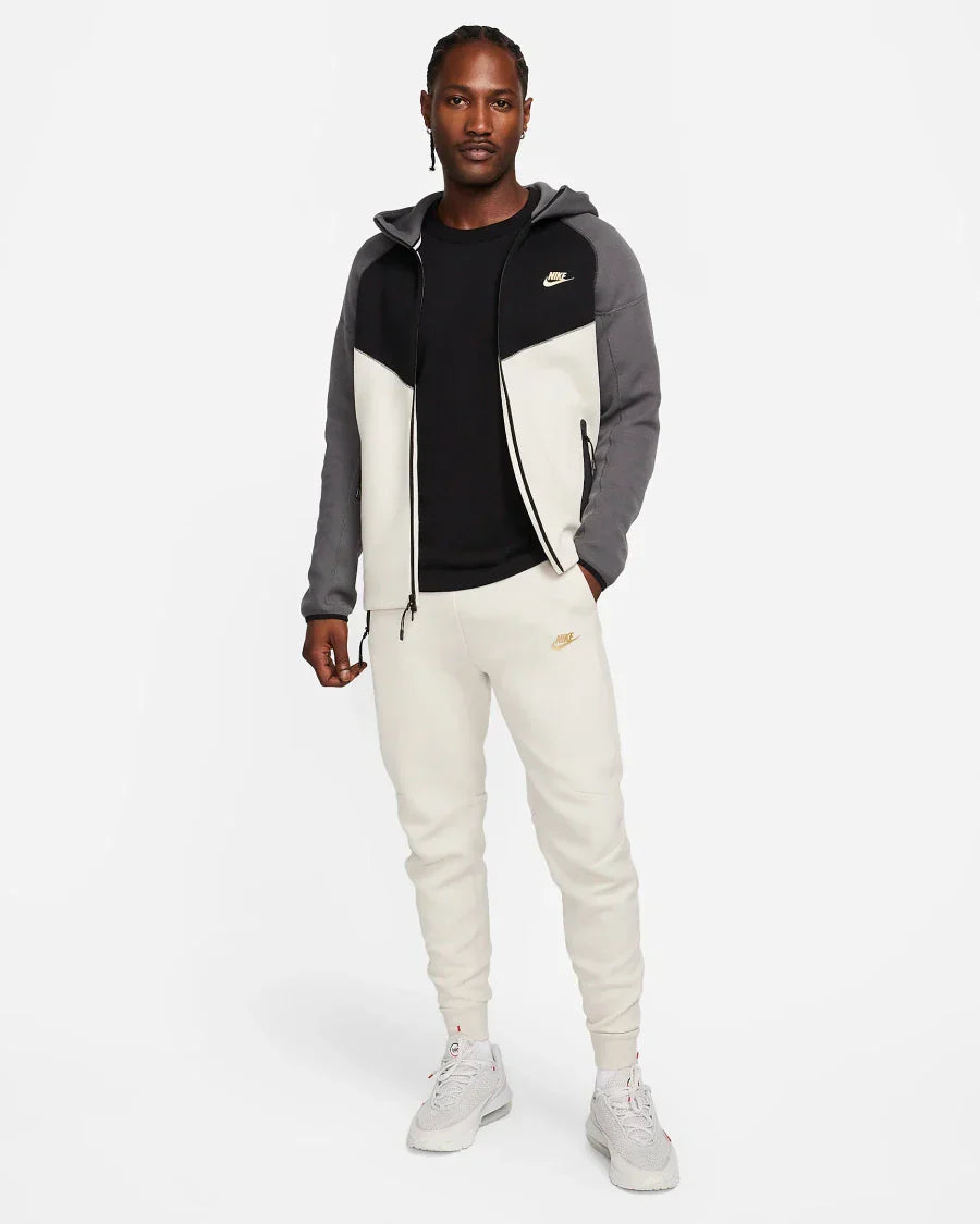 Nike Tech Fleece- Light Orewood Brown